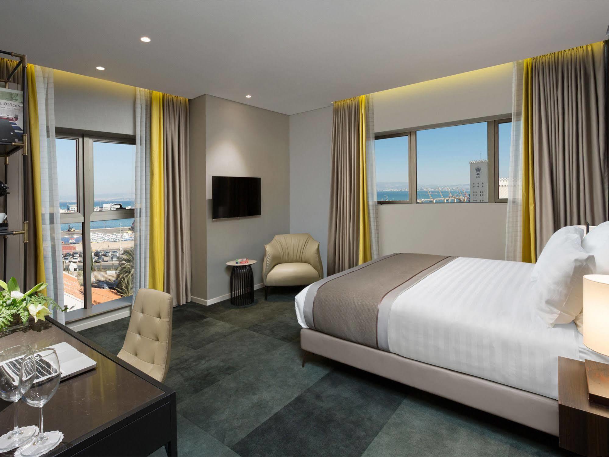 Hotel Golden Crown